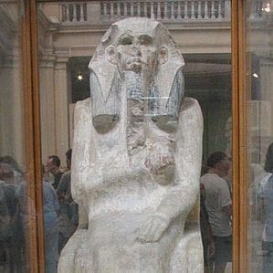 階段ピラミッドにあったジェセルの像 (カイロ博物館蔵)