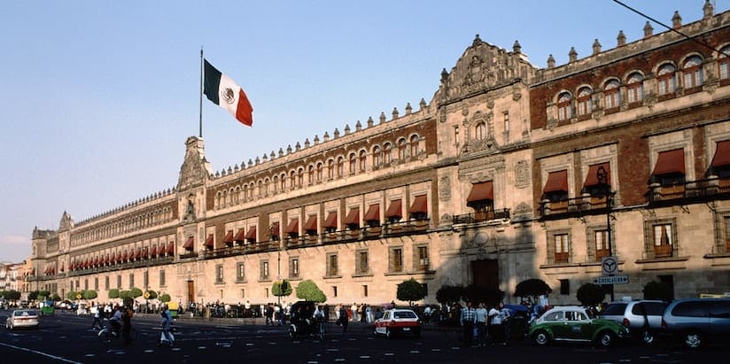 メキシコシティ歴史地区とソチミルコ